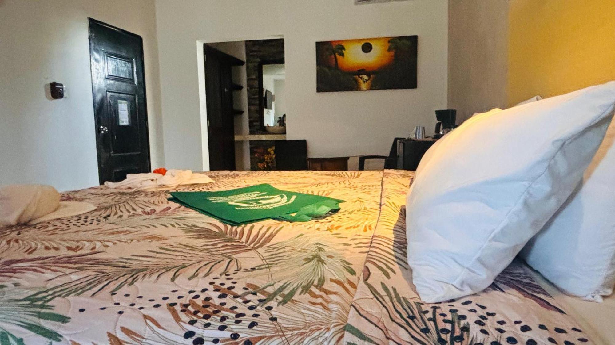 Casa Delfines Rio Lagartos Hotel Ngoại thất bức ảnh